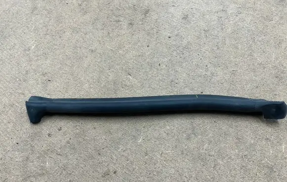 BMW 3 E46 Engine compartment rubber 51718215893 8215914