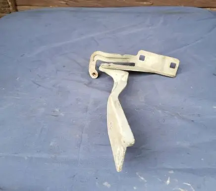 Nissan Primera Engine bonnet (hood) release handle