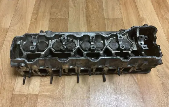 Mitsubishi Pajero Engine head 