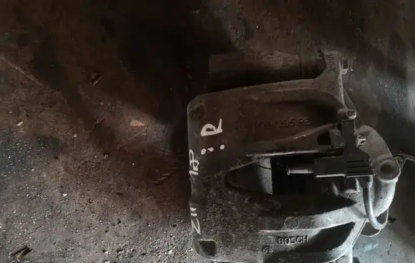 Mercedes-Benz E W211 Front brake caliper