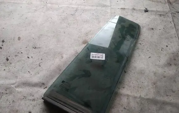 Opel Zafira B Rear vent window glass AS3