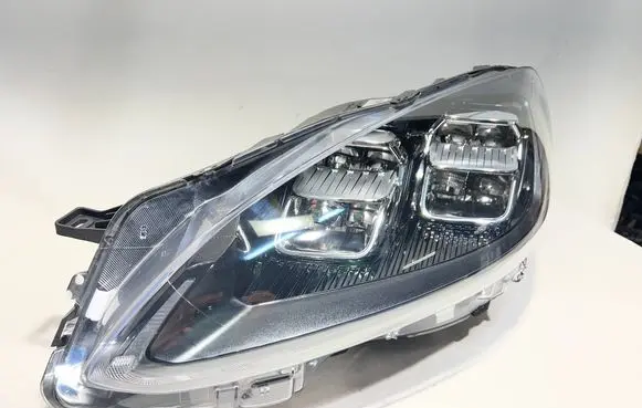 Ford Kuga III Headlight/headlamp LV4B-13E015