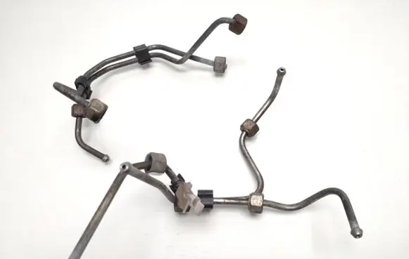 Suzuki Grand Vitara II Fuel injector supply line/pipe 