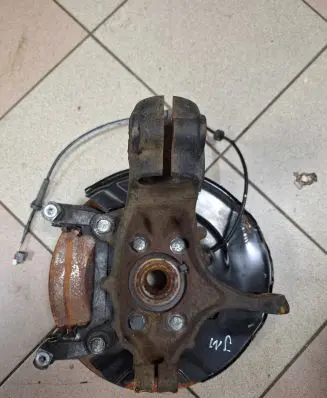 Nissan Qashqai Front wheel hub spindle knuckle