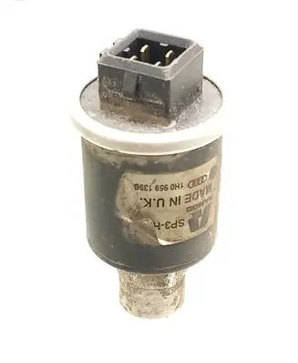 Volkswagen PASSAT B4 Air conditioning (A/C) pressure sensor 1H0959139B