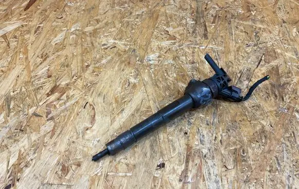 Jaguar XE Fuel injector G4D39K546AA