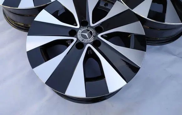 Mercedes-Benz V Class W447 R17 alloy rim A4474015200