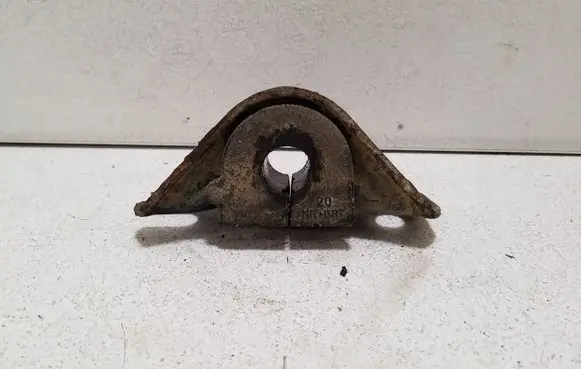 Nissan Navara D23 Sway bar bush bracket, rear 