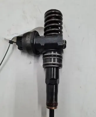Volkswagen PASSAT B6 Fuel injector 038130073AG 0414720215