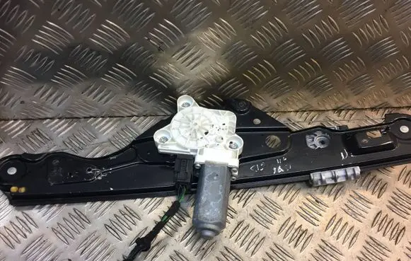 Mercedes-Benz E W211 Rear door window regulator with motor 2117300246 A2117300246