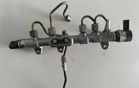 BMW 4 F32 F33 Fuel distributor 8514154 445141315 001118J1