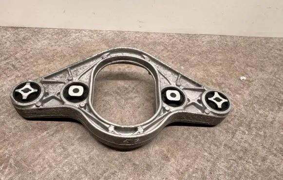 BMW M4 F82 F83 Rear differential/diff mount bracket 2284774