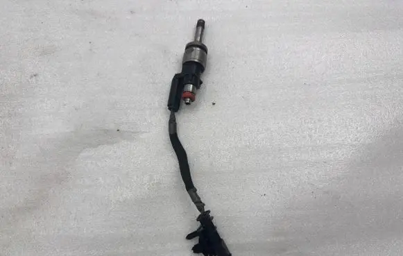 Volvo XC90 Fuel injector 31432778