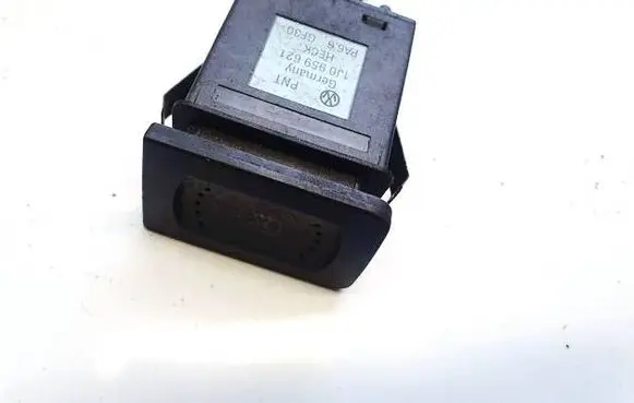 Volkswagen Golf IV Windscreen/window heater switch 1j0959621c