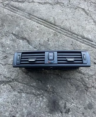 BMW 1 F20 F21 Dash center air vent grill 9207116 507892