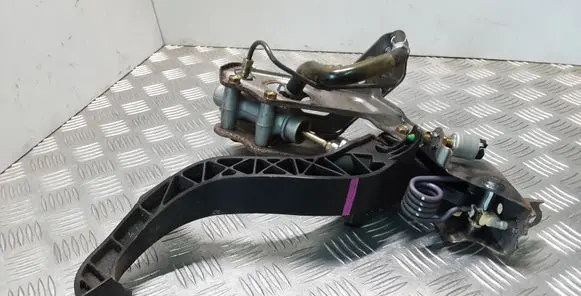 Toyota Land Cruiser (J120) Clutch pedal 
