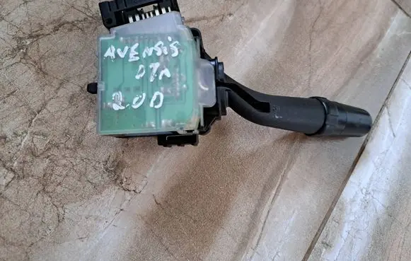 Toyota Avensis T250 Wiper control stalk 173654