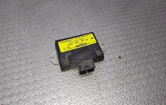 Mercedes-Benz ML W163 Transfer box differential control unit A1635457932