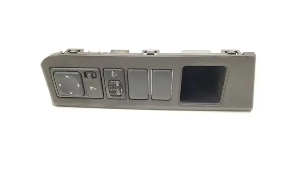 Nissan Note (E11) Wing mirror switch 25190 68485
