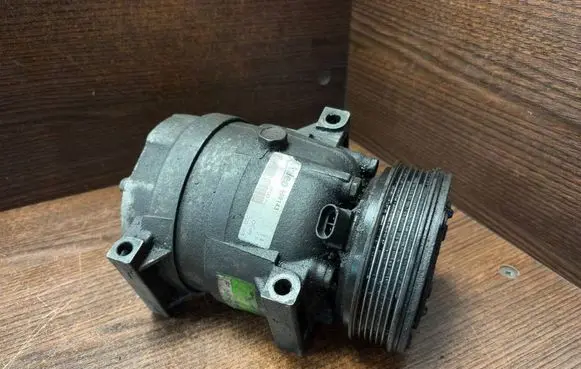 Opel Vivaro Air conditioning (A/C) compressor (pump) 699143