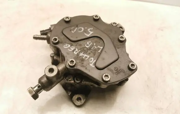 Volkswagen Touareg I Vacuum pump 07Z145209B V380030603