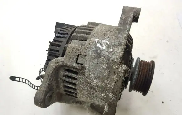 Volkswagen PASSAT B5 Generator/alternator 2511895B