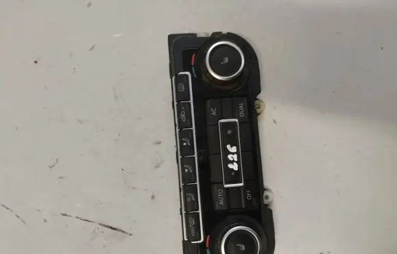 Volkswagen Golf VI Climate control unit 5K0907044AK 5HB00974621 SW0303