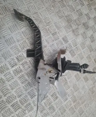 Volvo V50 Clutch pedal 4N517B633EK