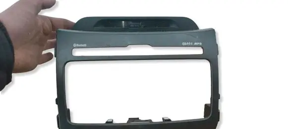 KIA Sportage Radio/GPS head unit trim U097813810
