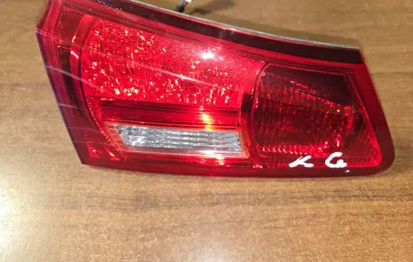 Lexus IS 220D-250-350 Tailgate rear/tail lights