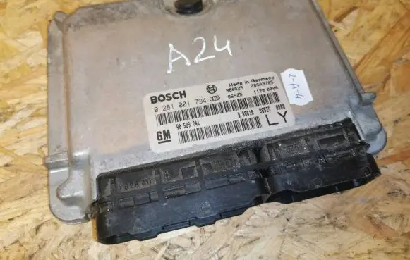 Opel Frontera B Engine control unit/module 90589741 28SA3705 0281001794