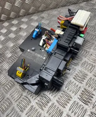Mercedes-Benz E A207 SAM control unit 2129000023 2129020008