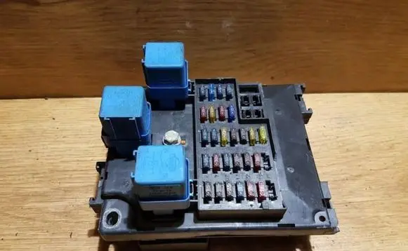 Nissan Primera Fuse box set