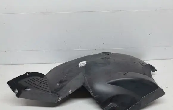 Front wheel arch liner splash guards