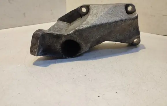 Audi A4 S4 B5 8D Engine mounting bracket 8D0199307P