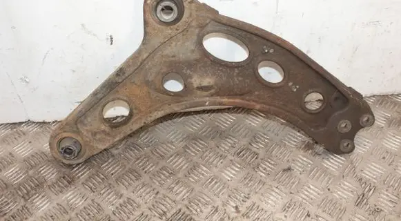 Opel Vivaro Front lower control arm/wishbone 820039500 93853464