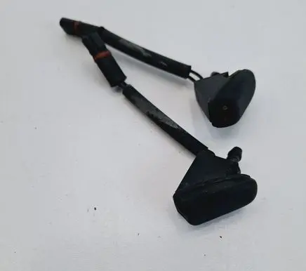 Windshield washer spray nozzle