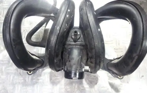 Toyota Yaris Intake manifold