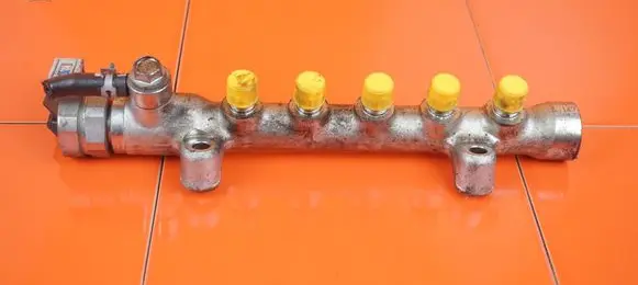 Mazda 3 II Fuel line pipe 18MB2