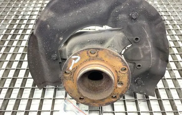BMW 6 E63 E64 Front wheel hub spindle knuckle