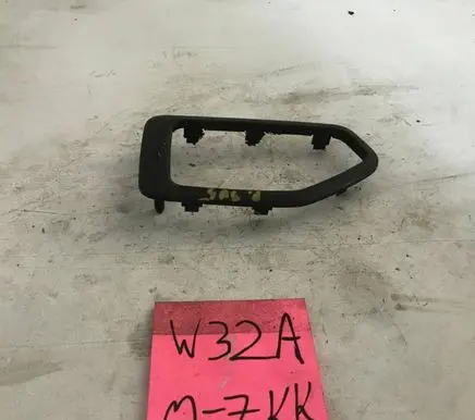 Peugeot 305 Front door handle cover 