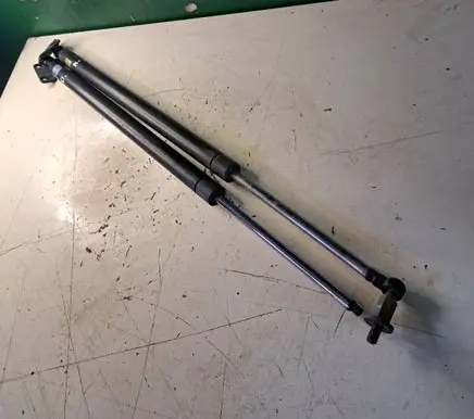 Mitsubishi Grandis Tailgate/trunk strut/damper