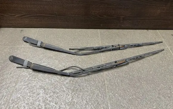 Iveco Daily 3rd gen Front wiper blade arm 80005697 280005697