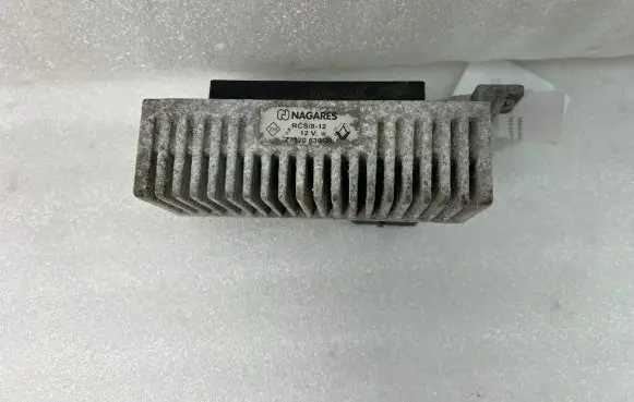Nissan Juke I F15 Glow plug pre-heat relay 271206395R