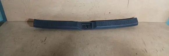 Toyota Corolla Verso AR10 Trunk/boot sill cover protection 647160F010