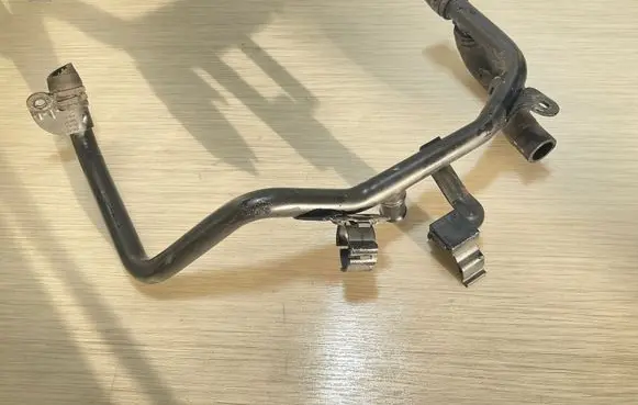 Volkswagen Golf VII Engine coolant pipe/hose