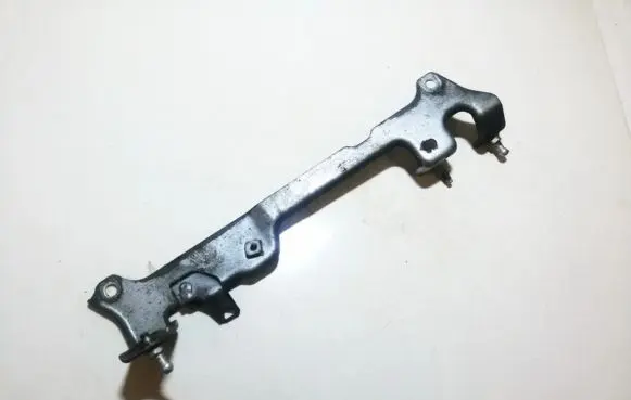 Toyota Corolla Verso AR10 Engine mounting bracket