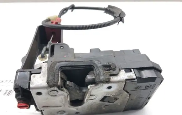 Opel Astra H Rear door lock 13210739