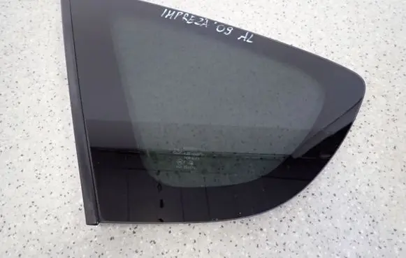 Subaru Impreza III Side middle window/glass 