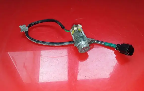 Hyundai Trajet Front door lock (next to the handle) NOCODE